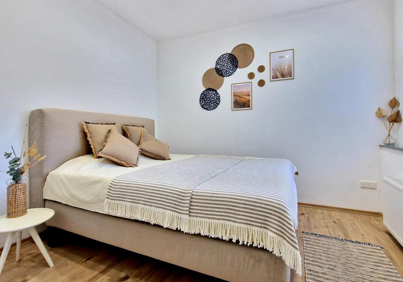 Apartment Like *